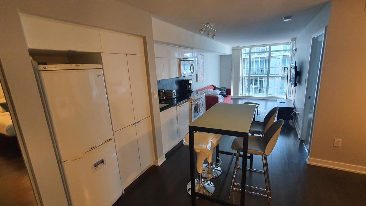 Downtown 2Bed Free Parking Apartment Toronto Exterior photo